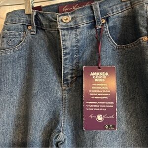 6P NWT Gloria Vanderbilt Amanda Jeans 14" Across.  With stretch 15"